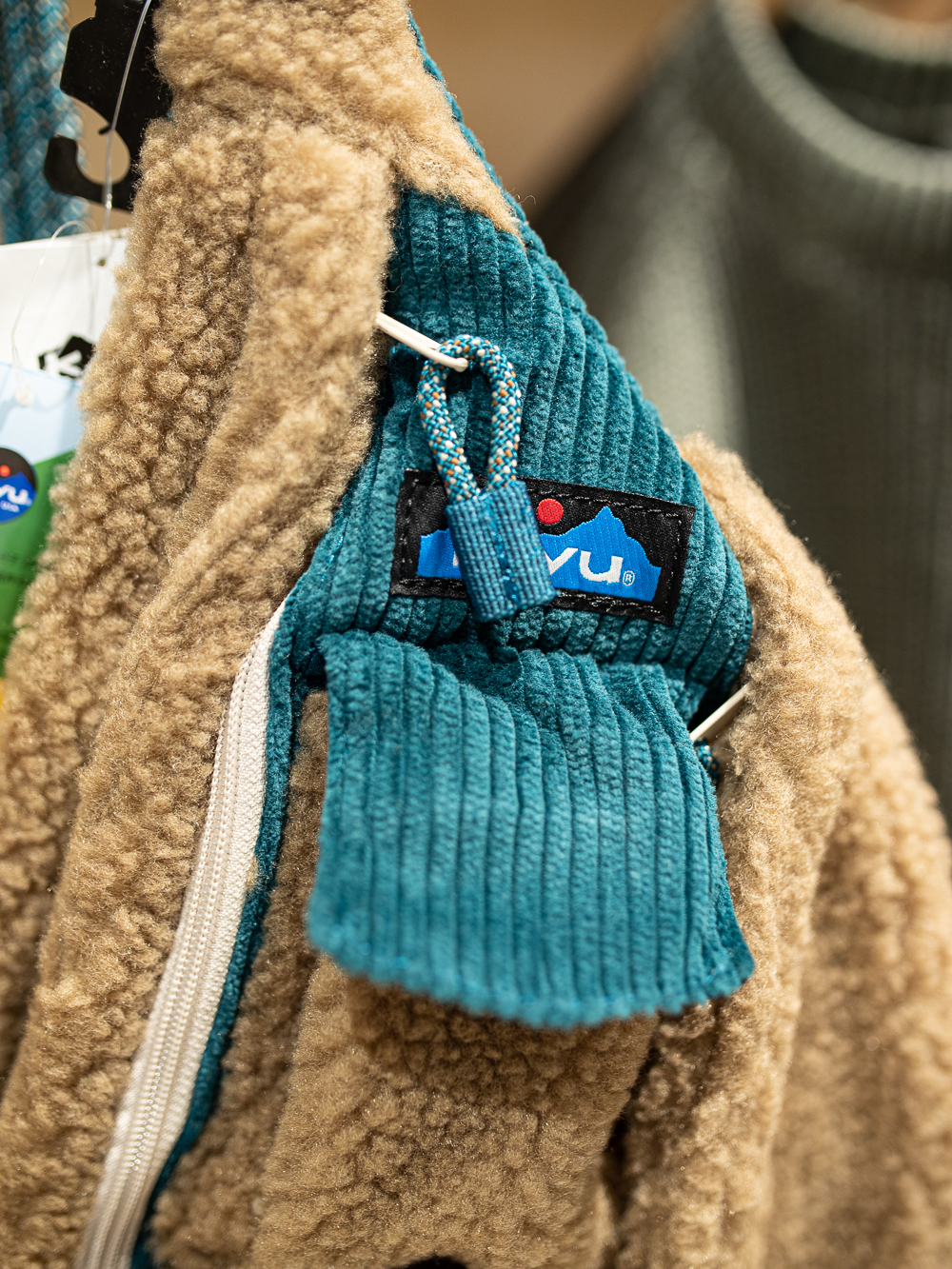 DOOITT#KAVU日系通勤休闲割绒灯芯绒拼接小号斜背包水滴包 - 图2