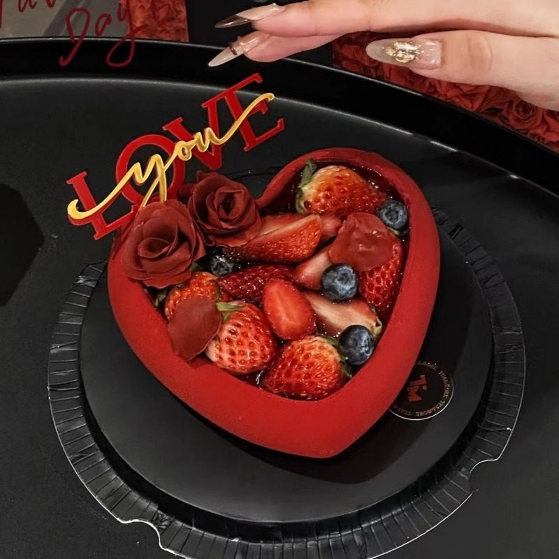 网红2.14情人节莓果之心蛋糕装饰爱心空壳巧克力情侣生日告白插件