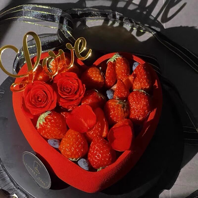 网红2.14情人节莓果之心蛋糕装饰爱心空壳巧克力情侣生日告白插件