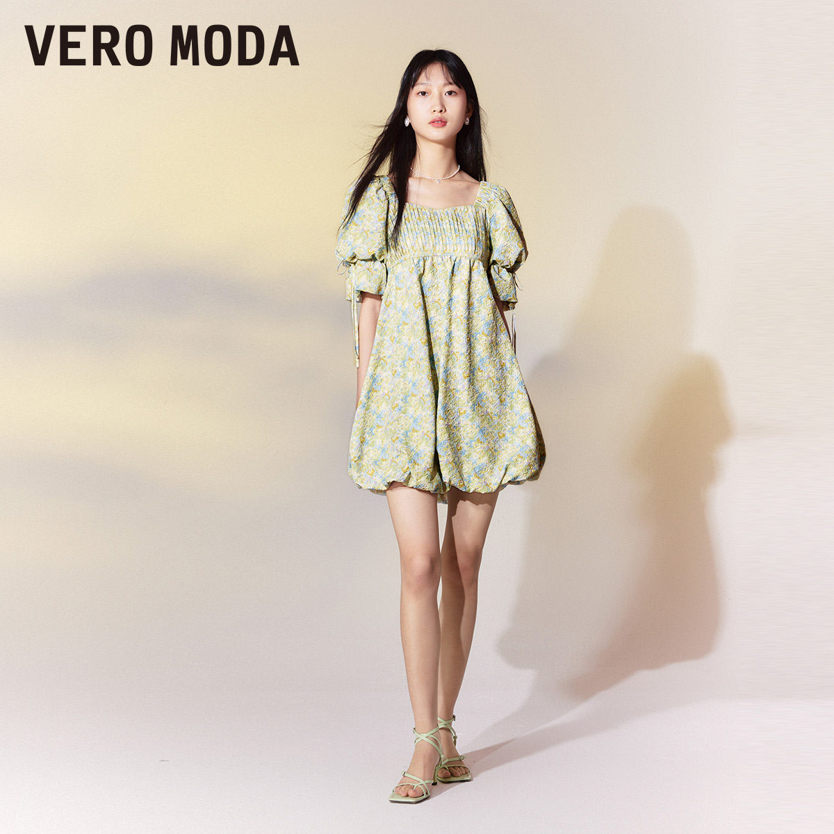 [新]Vero Moda连衣裙2023早春新款方领泡泡袖肌理感高腰娃娃裙