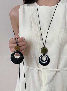 轻奢小众黑圆环树脂醋酸毛衣链女