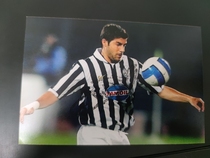Gianni Kaidas pen signed up for a picture of Juventus ink