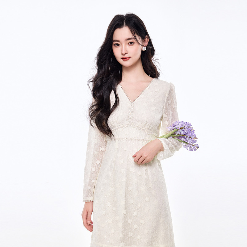 秋水伊人法式V领蕾丝连衣裙女2025年初秋新款长袖优雅通勤长裙子,淘宝优惠券,粉丝福利购,淘宝优惠卷