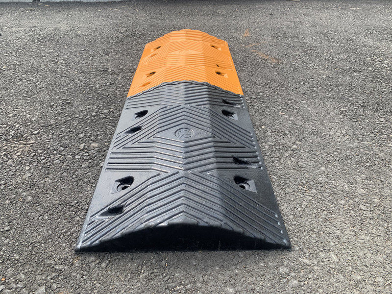 品销7公分优质橡胶减速带公路道路加油站小区车库减速板5cm减速垄