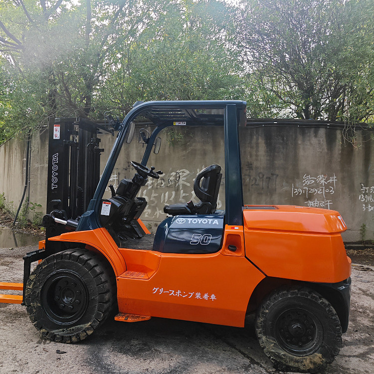 Foreign trade export Toyota TOYOTA 1.5 tons 2.5 tons 3 tons 3.5 tons 5 tons second-hand forklift storage electric forklift