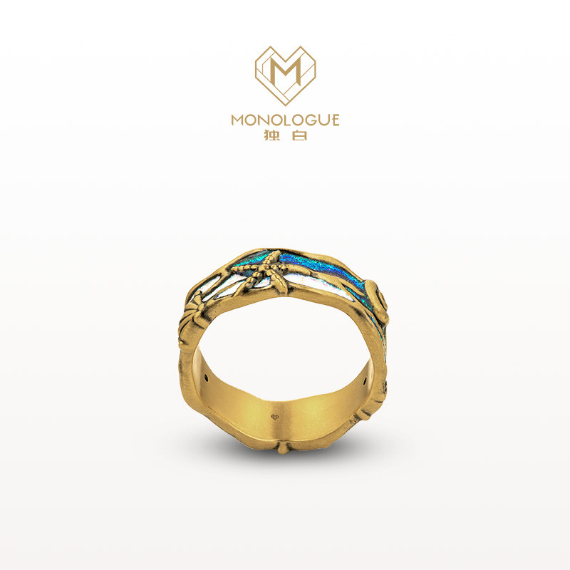 Chow Tai Fook monologue vintage gold ring