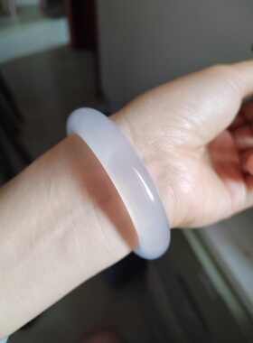 57-58圈口天然玛瑙玉髓原色无烧无染色马料高冰种强荧光手镯