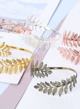 异域风情度假女神穿搭配饰树叶臂环