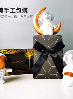 轻奢风电视柜创意礼物宇航员摆件