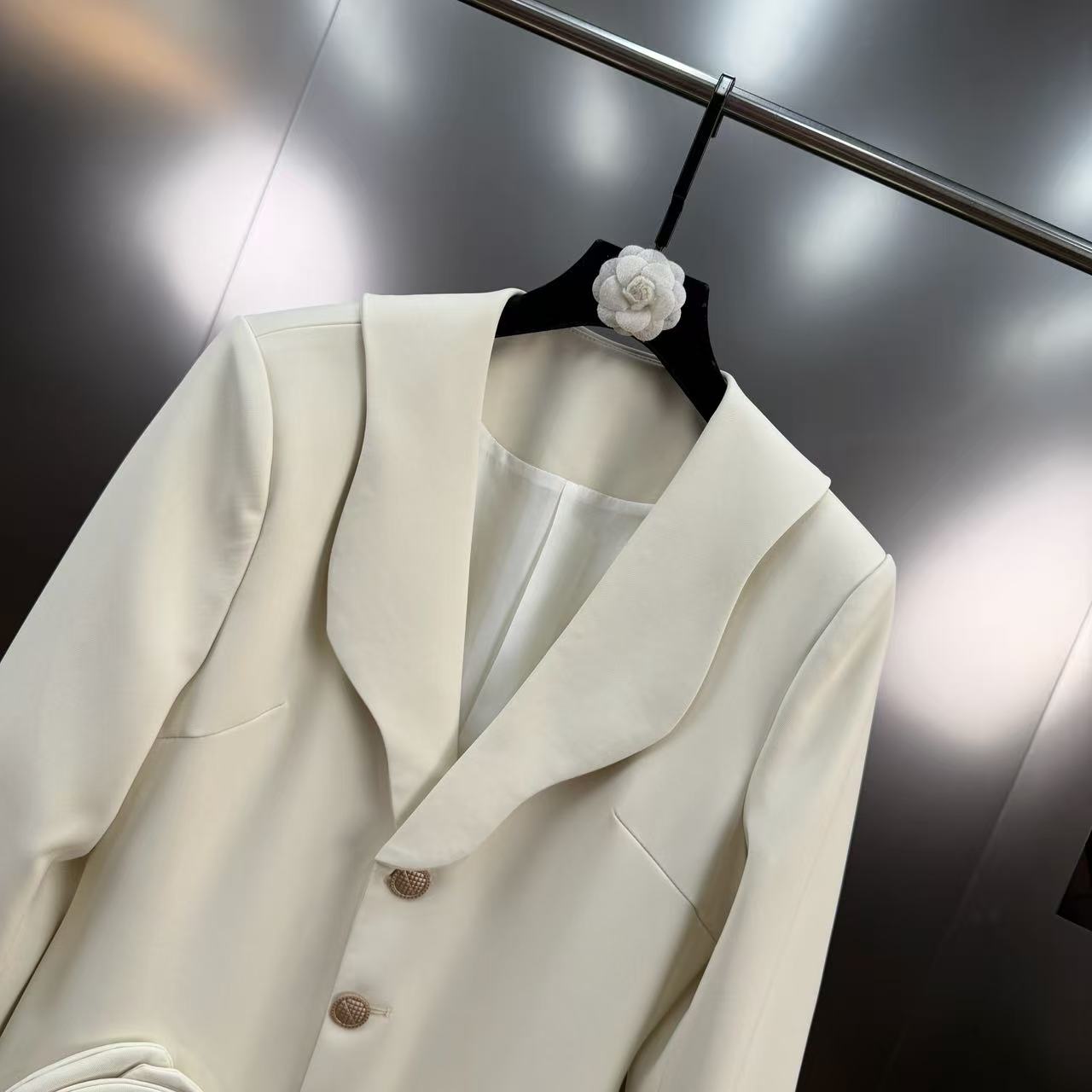 柚子mm2026年春季轻奢优雅风立体花朵西装外套收腰西服高级感气质 - 图3