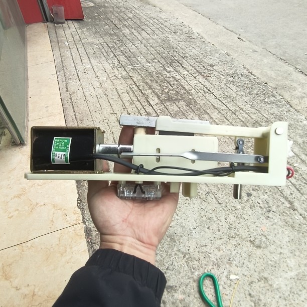 杂物电梯鸿达三特亿成东旭原厂电磁锁总成 开锁控制器 ，开锁按钮 - 图2