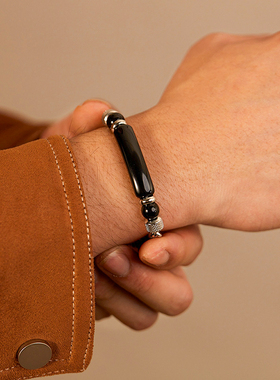 新中式复古钛钢手链男高级感虎眼石半镯配饰嘻哈时尚小众设计手串