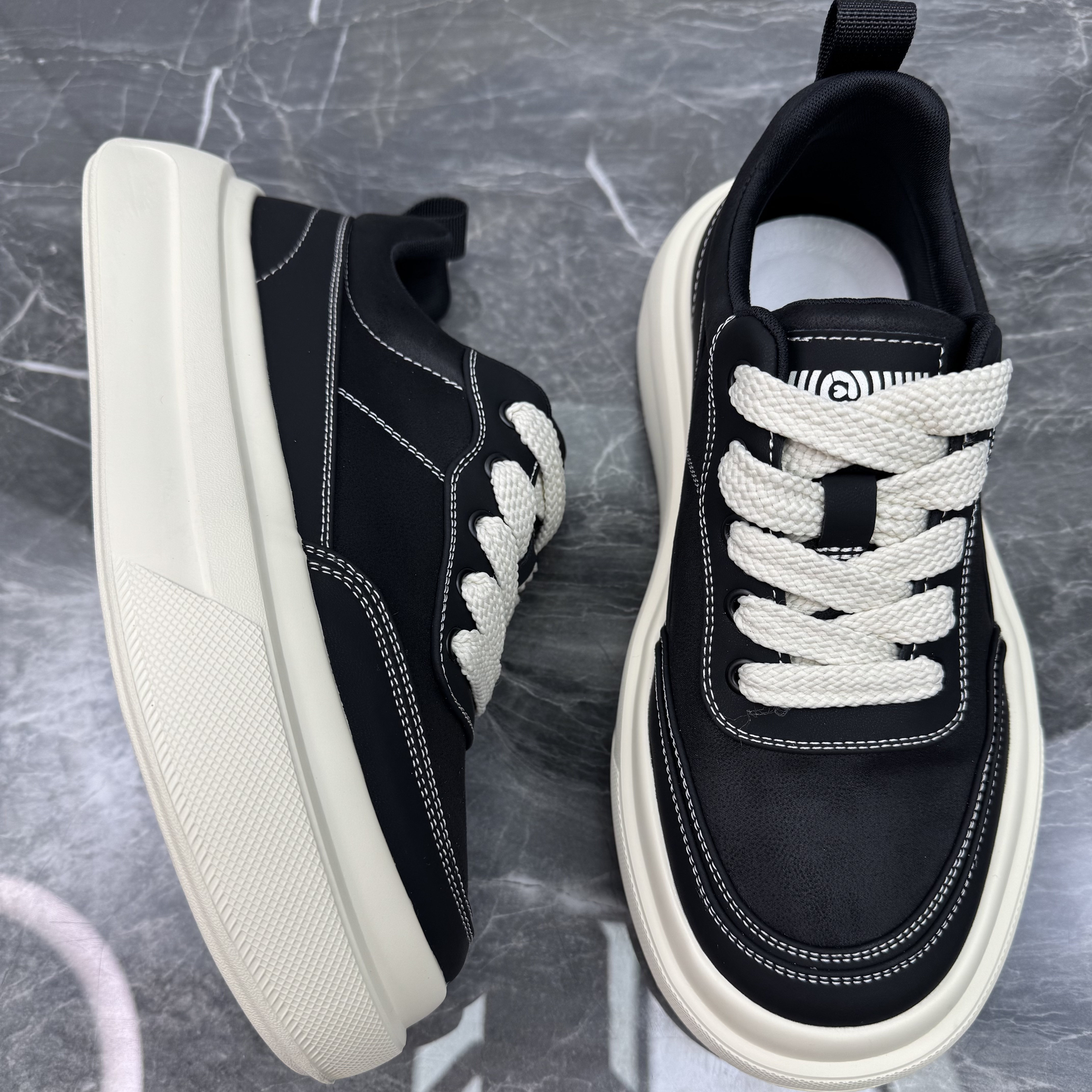 男鞋2025秋季新款潮流轻便软底简约百搭真皮透气户外运动休闲板鞋,淘宝优惠券,粉丝福利购,淘宝优惠卷