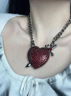 欧美红色镶钻一箭穿心吊坠项链甜酷辣妹朋克风小众设计感锁骨链女