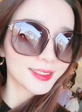 大脸不规则偏光浅色太阳镜