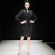 Elegant ແລະຄົນອັບເດດ: hip-hugging velvet ຄໍາແລະເງິນ dress