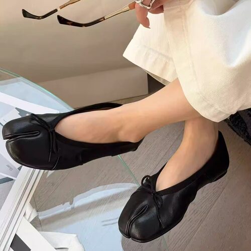 诗歌兰女鞋2026年春新款真皮蝴蝶结芭蕾舞鞋女一脚蹬平底分趾单鞋 - 图1