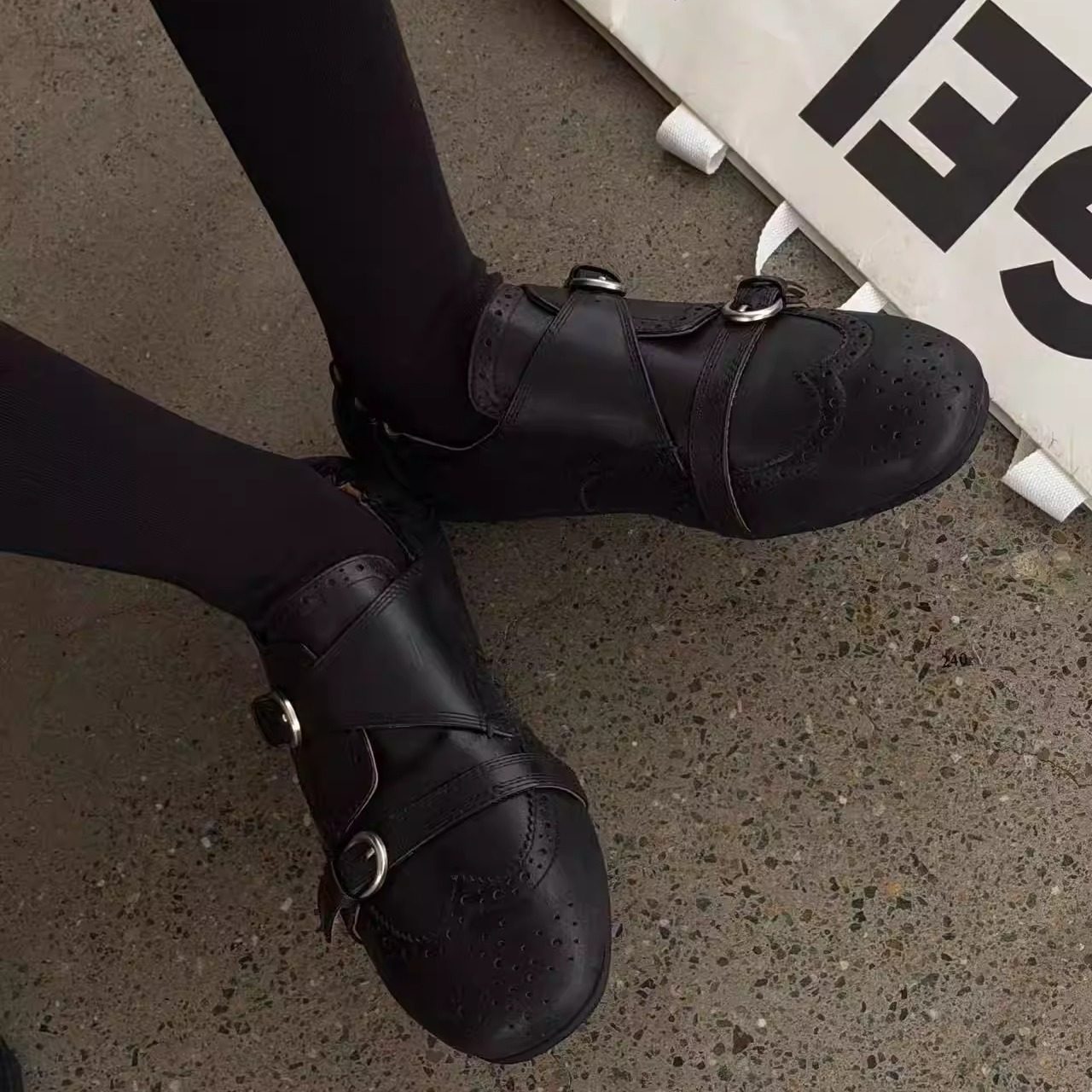 诗歌兰女鞋2026年春新款英伦风皮带扣乐福鞋女雕花平底布洛克皮鞋,淘宝优惠券,粉丝福利购,淘宝优惠卷