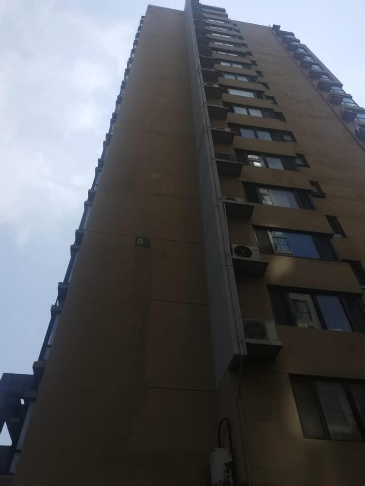济南市槐荫区经十路25888号连城水岸5号楼2-1404及2-110(-)地下室