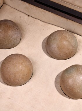 古玩旧藏收清代宫廷御藏夜光石原石球一盒一套配老漆器盒收藏