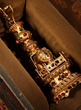 古玩珍品旧藏宫廷御藏纯铜高浮雕錾刻鎏金太平大象摆件