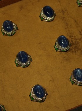 古玩杂项旧藏饰品类镶嵌景泰蓝星光宝石戒指一套搭配精美漆器盒子