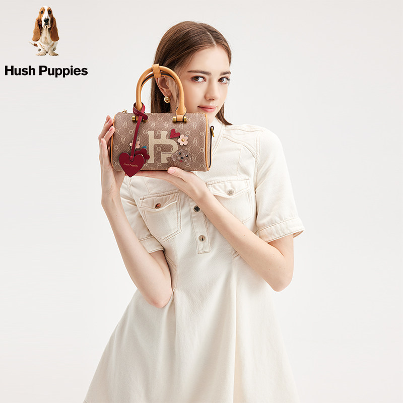 暇步士2023新款爱心印花女波士顿包 暇步士三威女士包袋