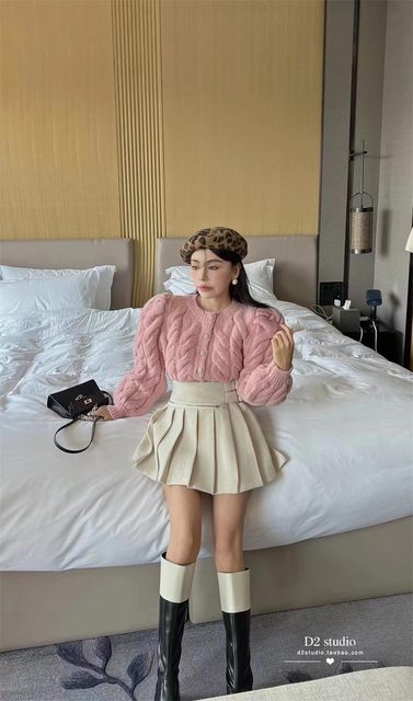 Short pleated skirt commuting A-line version sweet