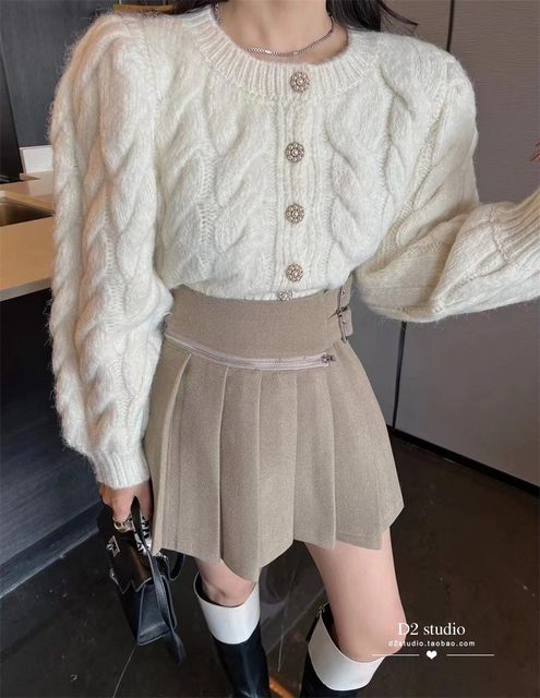 Short pleated skirt commuting A-line version sweet