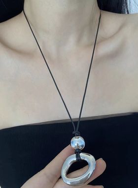 欧美小众设计金属吊坠镀金皮绳