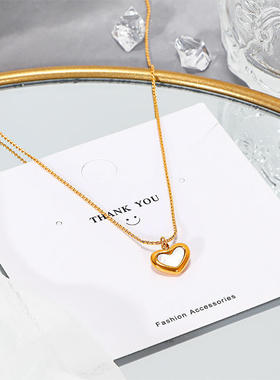 2021年新款复古元素文艺爱心贝母项链冷淡风桃心不掉色钛钢项链女