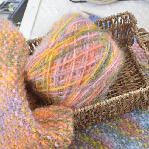 松鼠绒毛线马海毛手工编织毛衣棒针宝宝线帽子线段染线围巾线批发 - 图1