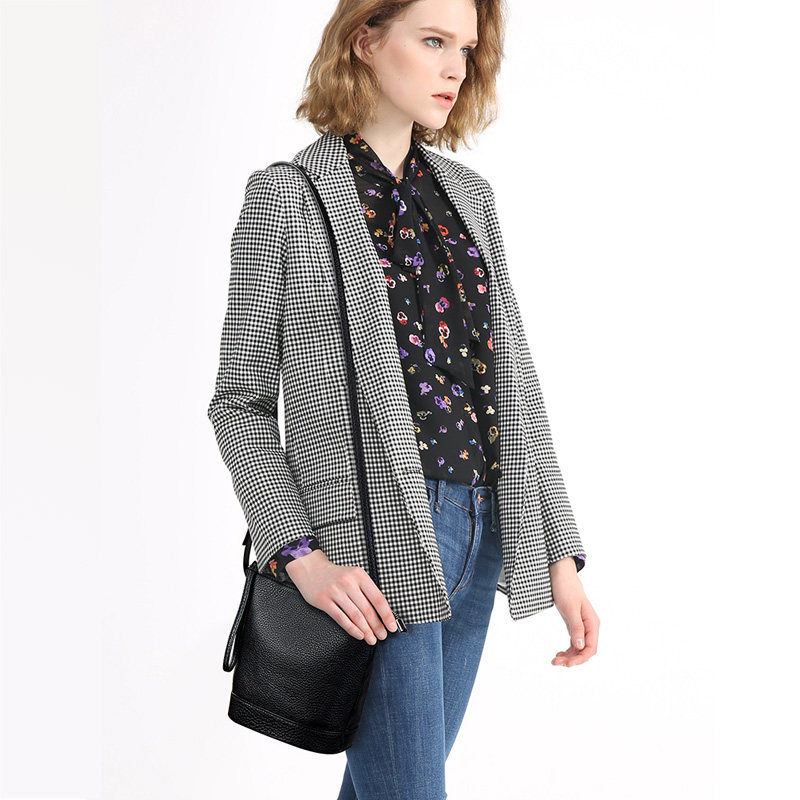 那片云真皮水桶包女2020大容量包包 那片云女士包袋