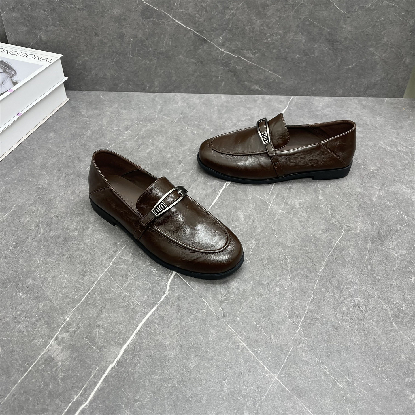 英伦风小皮鞋女单鞋2026春新款圆头低跟一脚蹬复古百搭休闲乐福鞋,淘宝优惠券,粉丝福利购,淘宝优惠卷