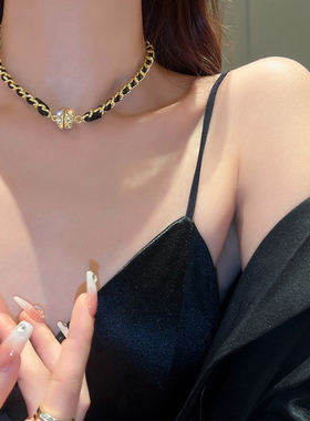 黑色皮革编织磁吸扣镶钻项链女