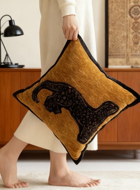 复古豹纹布艺抱枕靠垫送礼摆件