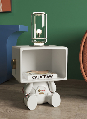 可爱软装沙发电视柜旁边落地摆设