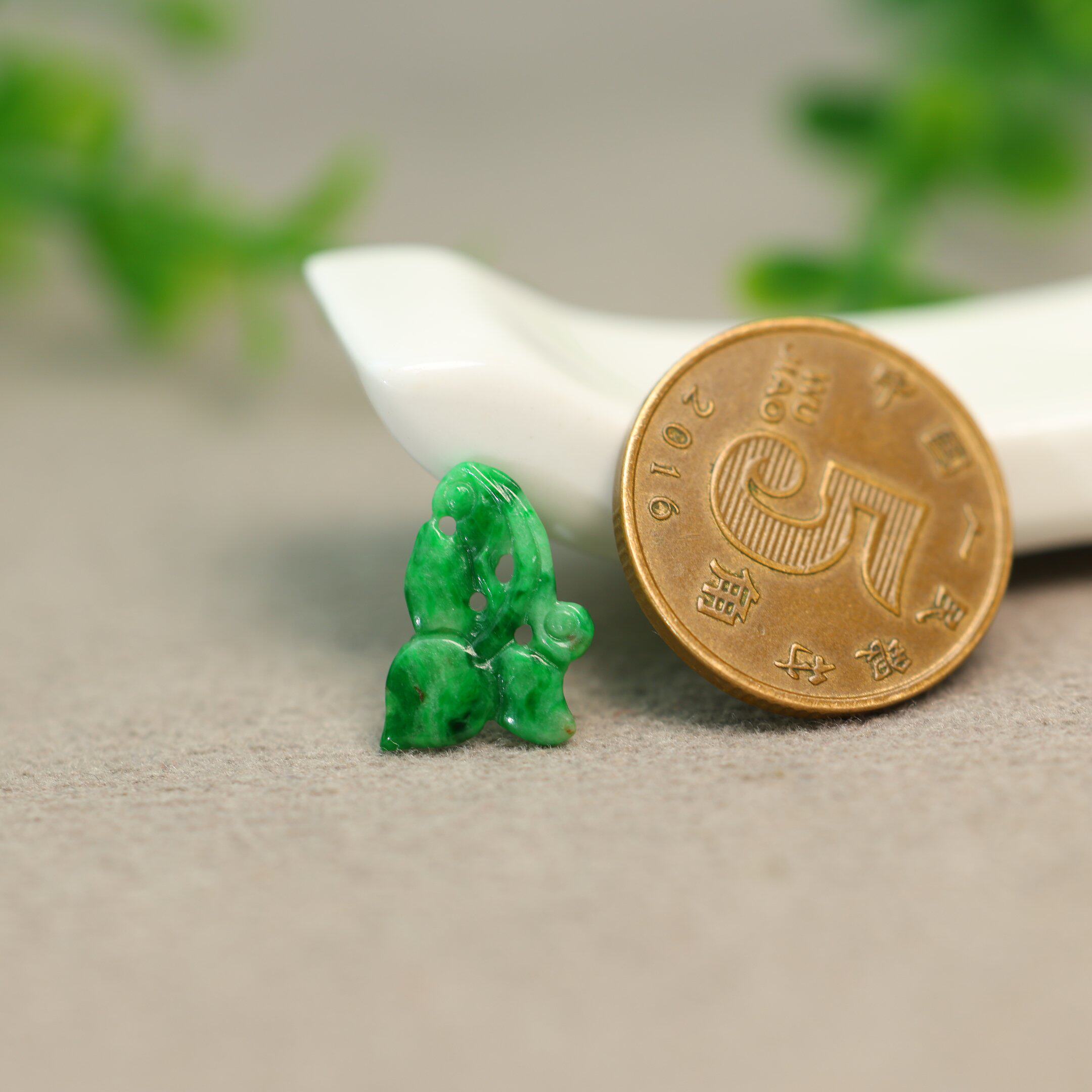 #L703 Full green Burmese natural A-grade jadeite carved ring surface set with ring pendant loose stone