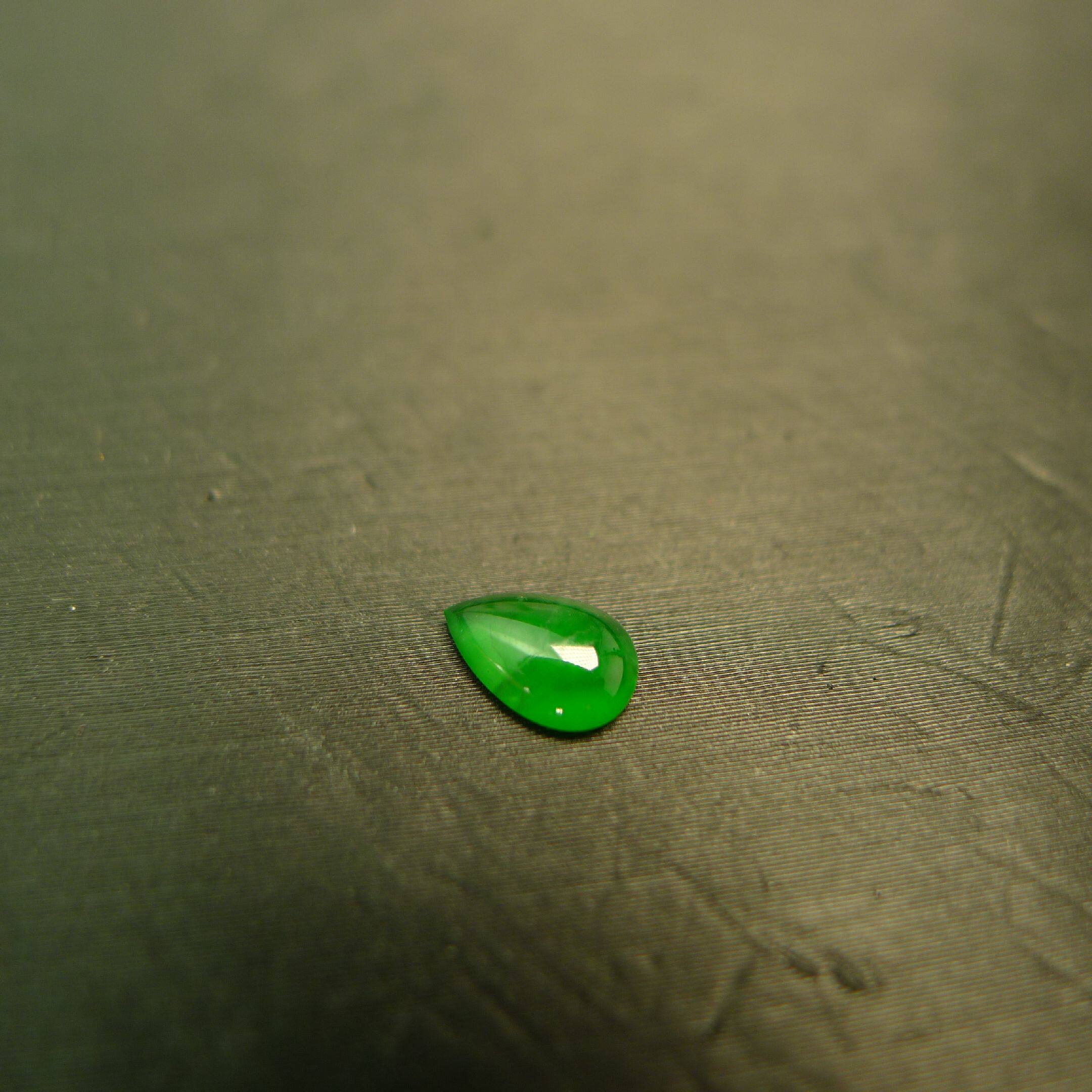 Ice full of green natural grade A jade drop-shaped ring surface
