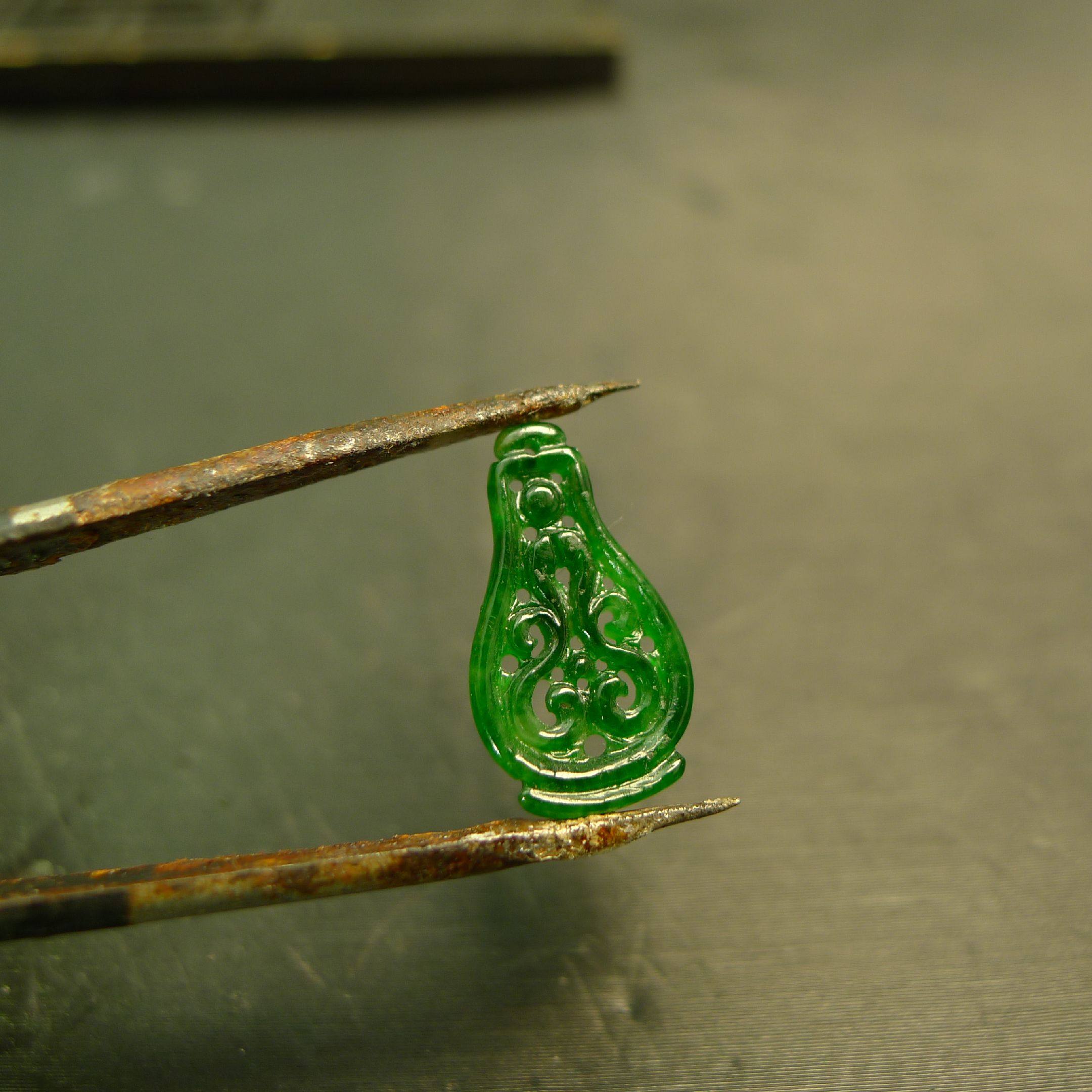 #K409满色辣绿缅甸天然A货翡翠镂空雕花花瓶形吊坠花片裸石,淘宝优惠券,粉丝福利购,淘宝优惠卷