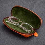 Крикет с длинной более легкой кожа