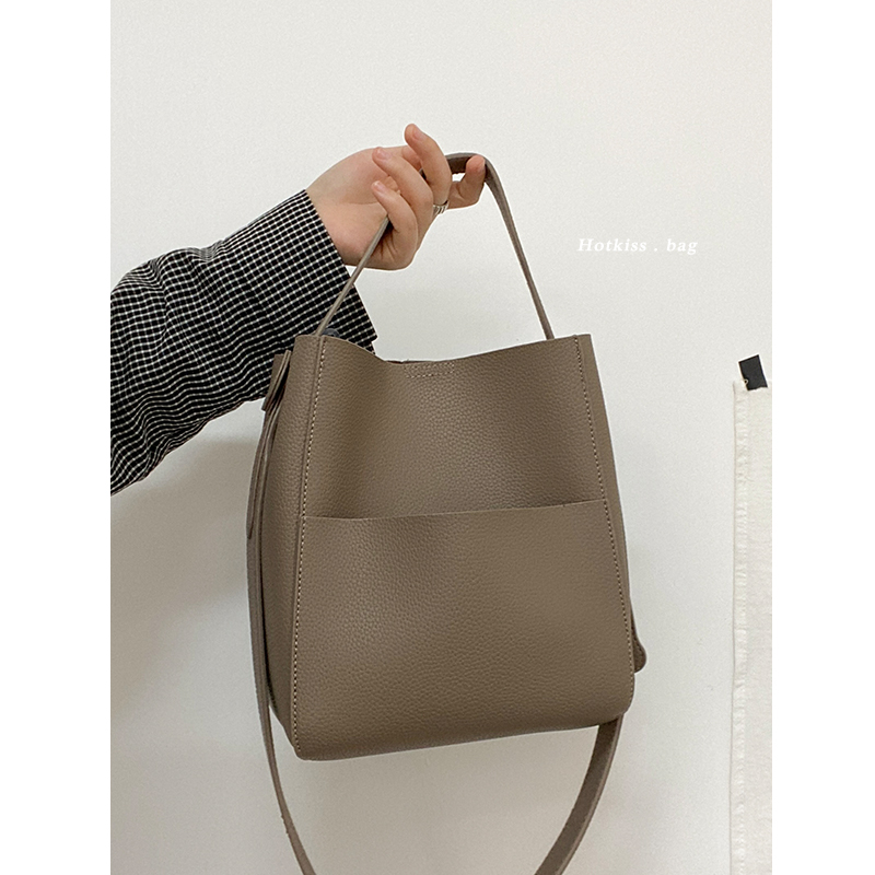 小众设计夏季包包女大容量2025新款通勤百搭单肩斜挎手提水桶包 - 图0