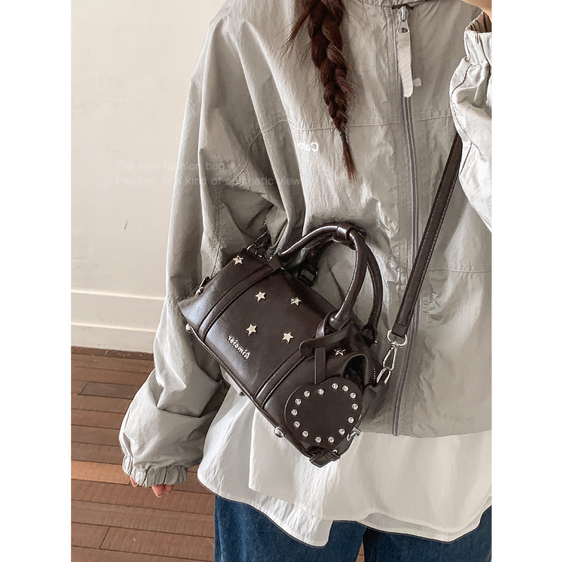 韩系小众设计复古手拎包包女2025新款秋冬单肩斜挎包通勤波士顿包,淘宝优惠券,粉丝福利购,淘宝优惠卷