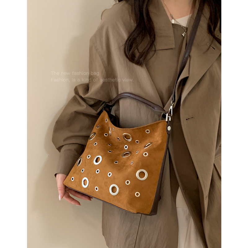 韩系小众设计托特包包女2025新款秋冬单肩斜挎包高级感手提水桶包 - 图0