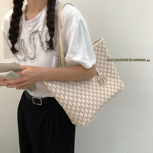 Летняя вместительная и большая сумка через плечо, небольшая дизайнерская сумка на одно плечо, 2023, популярно в интернете