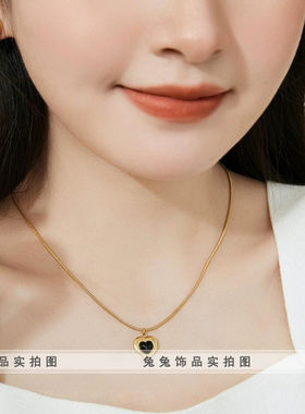 黑糖桃心项链钛钢保色不过敏女款