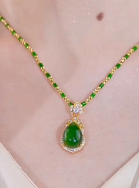 新款水滴吊坠女款仿玉石苹果绿猫眼石镶嵌项链挂件感设计