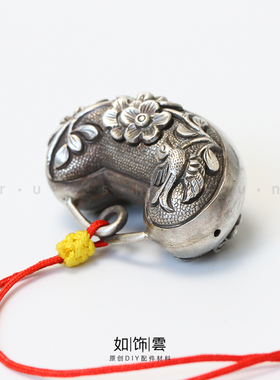 925银錾刻喜鹊登梅腰子锁吊饰