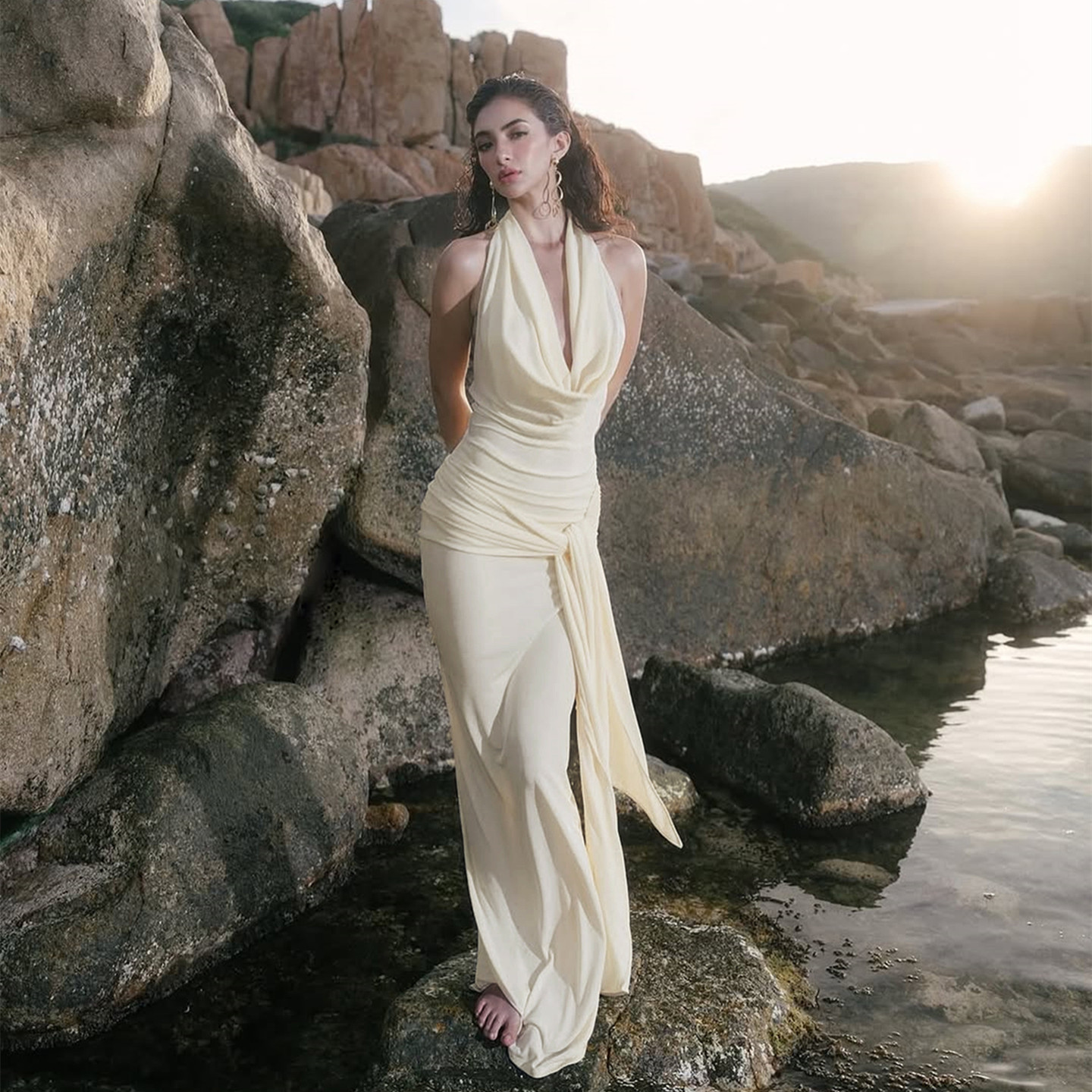 gusty法式纯欲辣妹度假风荡领挂脖连衣裙御姐风性感露背飘带长裙