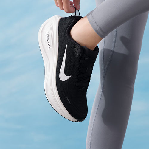 NIKE耐克女子VOMERO PLUS迈柔公路运动训练跑步鞋HV8154-002 - 图2